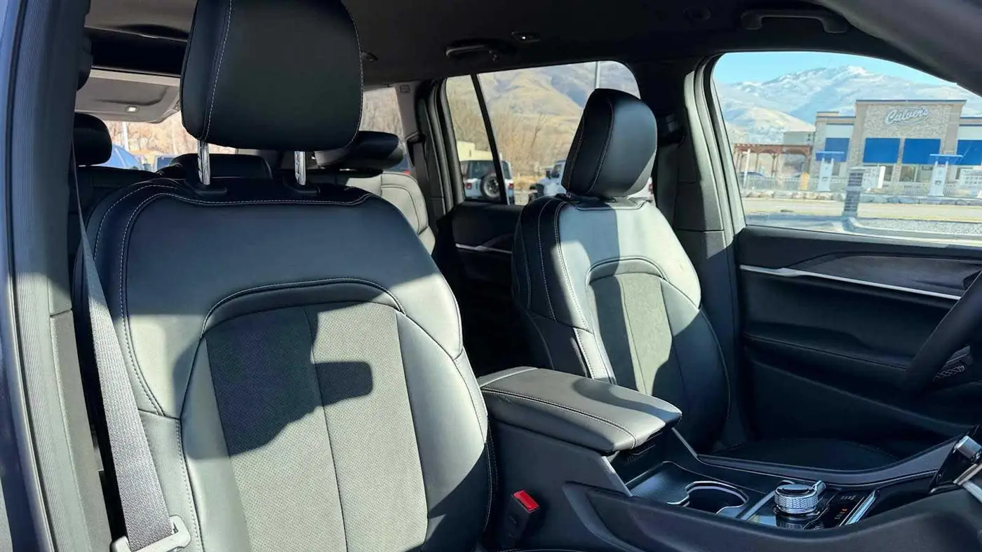 2026 Jeep Grand Cherokee Altitude