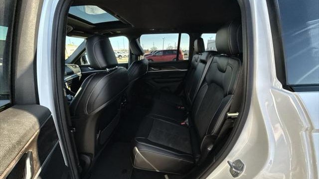 2026 Jeep Grand Cherokee Altitude