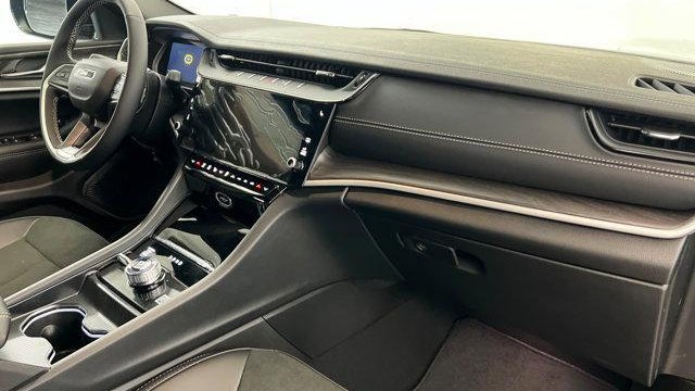 2026 Jeep Grand Cherokee Altitude