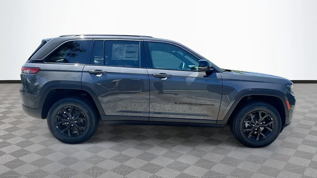 2026 Jeep Grand Cherokee Altitude