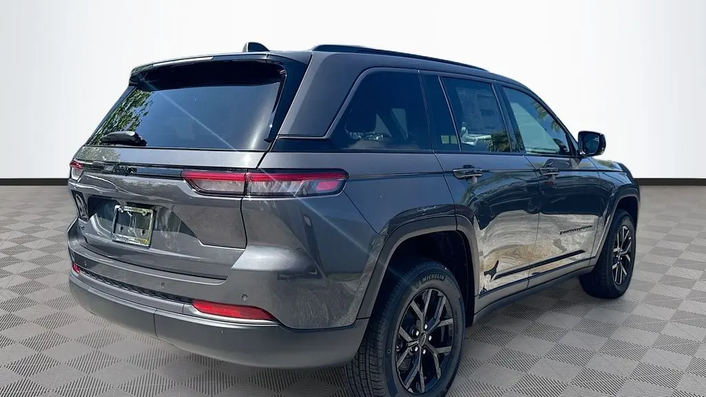 2026 Jeep Grand Cherokee Altitude