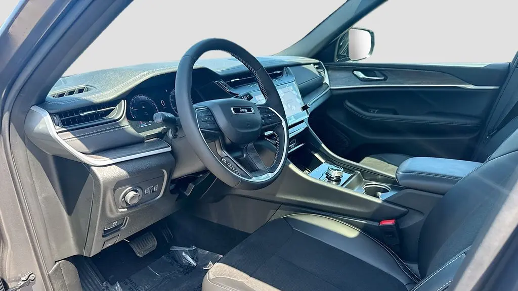 2026 Jeep Grand Cherokee Altitude