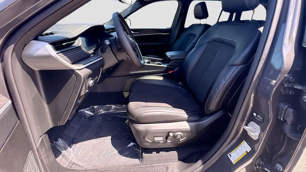 2026 Jeep Grand Cherokee Altitude