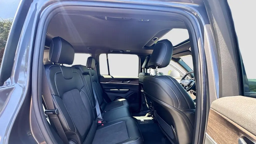 2026 Jeep Grand Cherokee Altitude