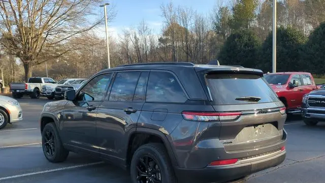 2026 Jeep Grand Cherokee Altitude