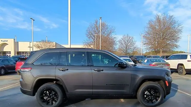 2026 Jeep Grand Cherokee Altitude