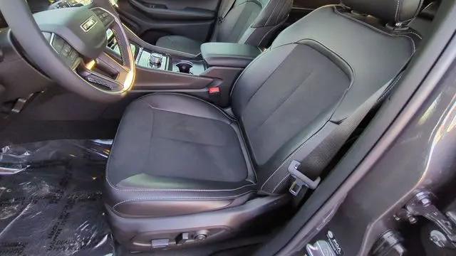 2026 Jeep Grand Cherokee Altitude