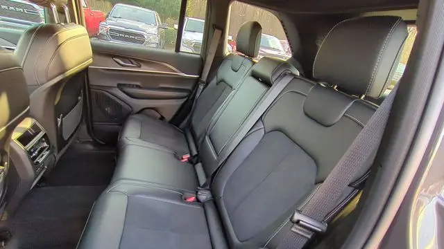2026 Jeep Grand Cherokee Altitude