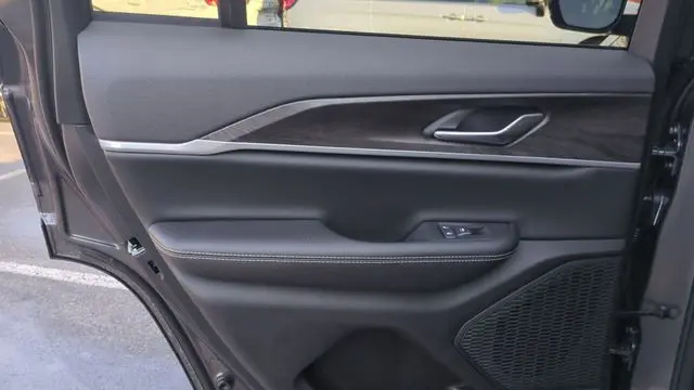 2026 Jeep Grand Cherokee Altitude