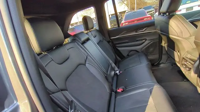 2026 Jeep Grand Cherokee Altitude