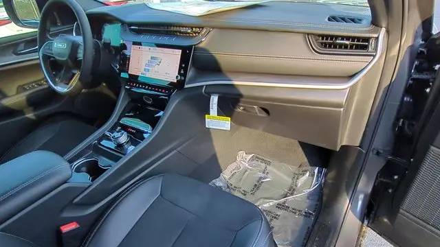 2026 Jeep Grand Cherokee Altitude
