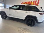 2023 Grand Cherokee Thumbnail 3