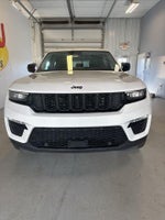 2023 Grand Cherokee Thumbnail 9
