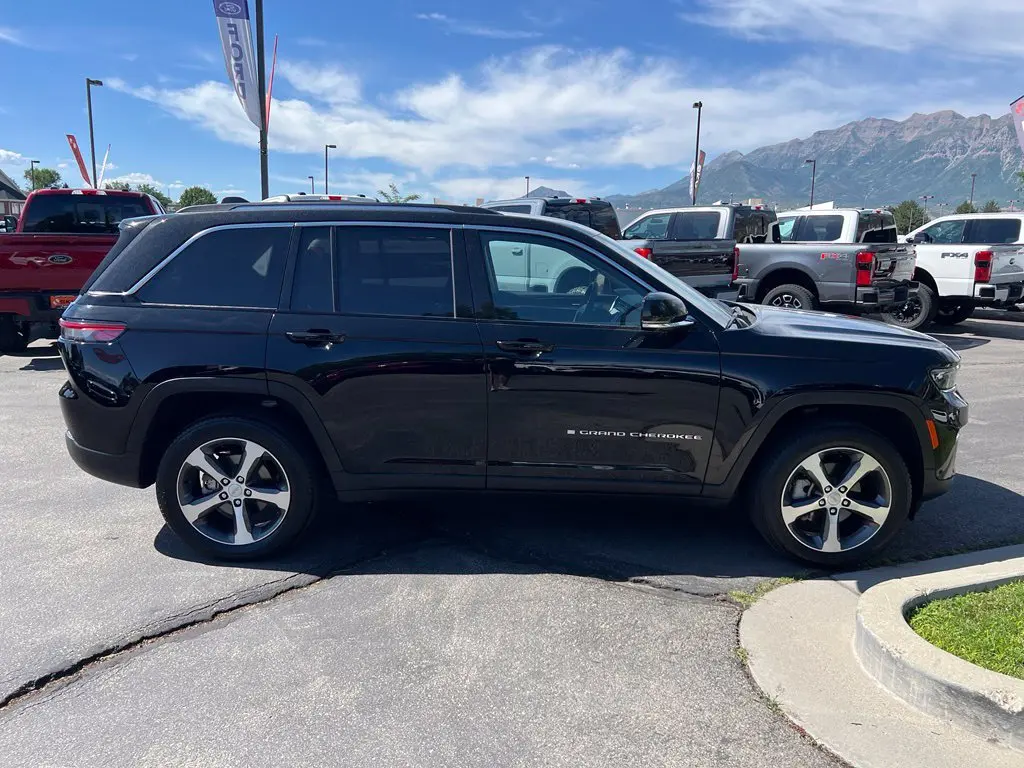 2023 Jeep Cherokee - $25,800