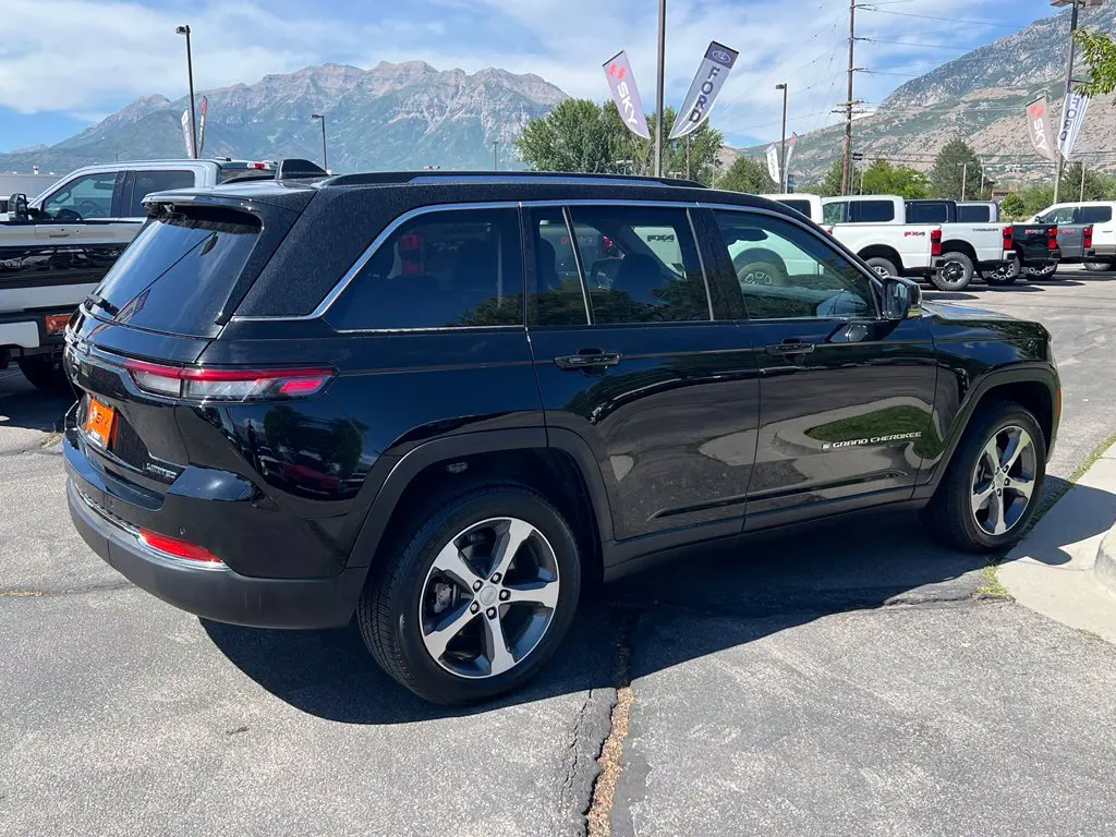 2023 Jeep Cherokee - $25,800