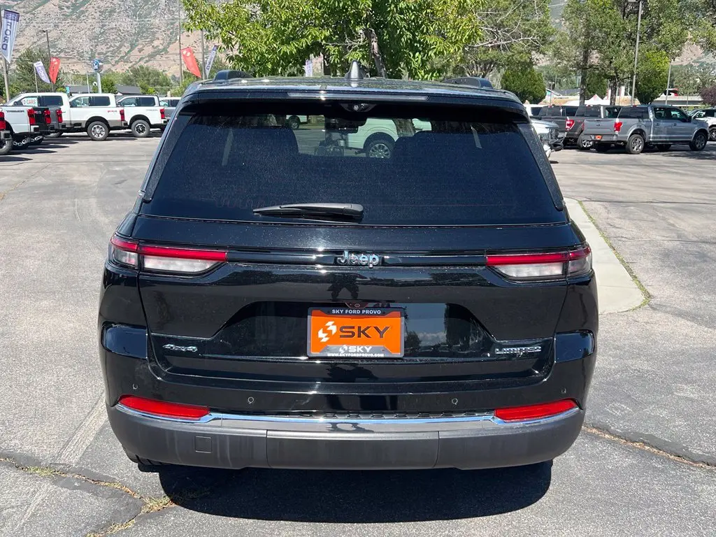2023 Jeep Cherokee - $25,800