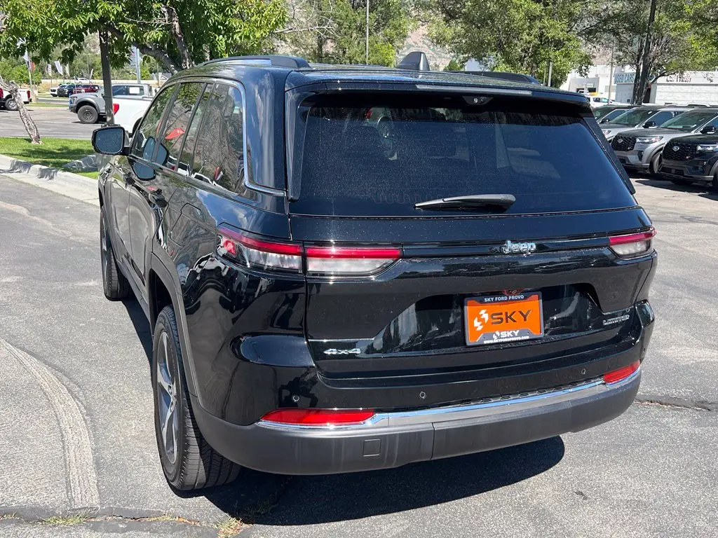 2023 Jeep Cherokee - $25,800