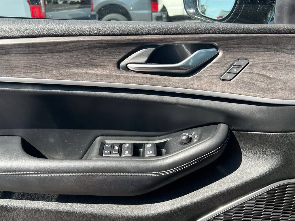 2023 Jeep Cherokee - $25,800