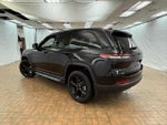 2023 Grand Cherokee Thumbnail 5