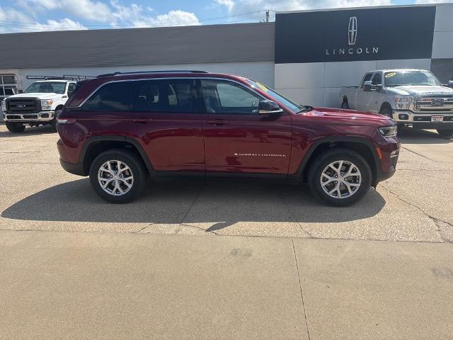2022 Jeep Cherokee - $25,899