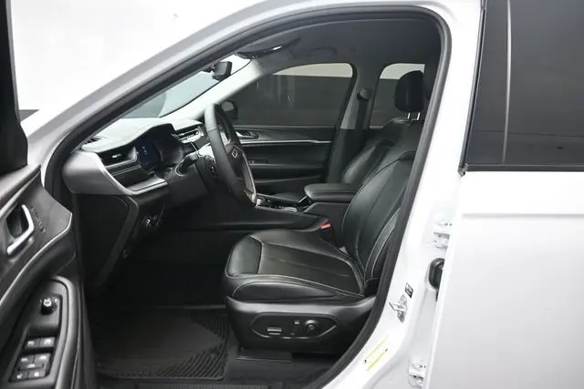 2023 Jeep Cherokee - $27,725