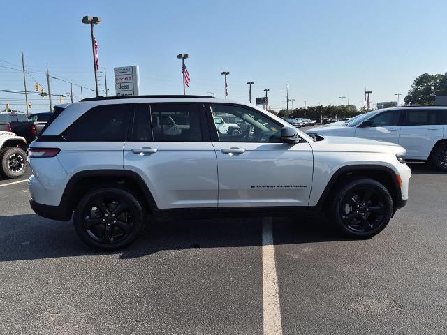 2025 Jeep Grand Cherokee Limited — photo 1 of 12