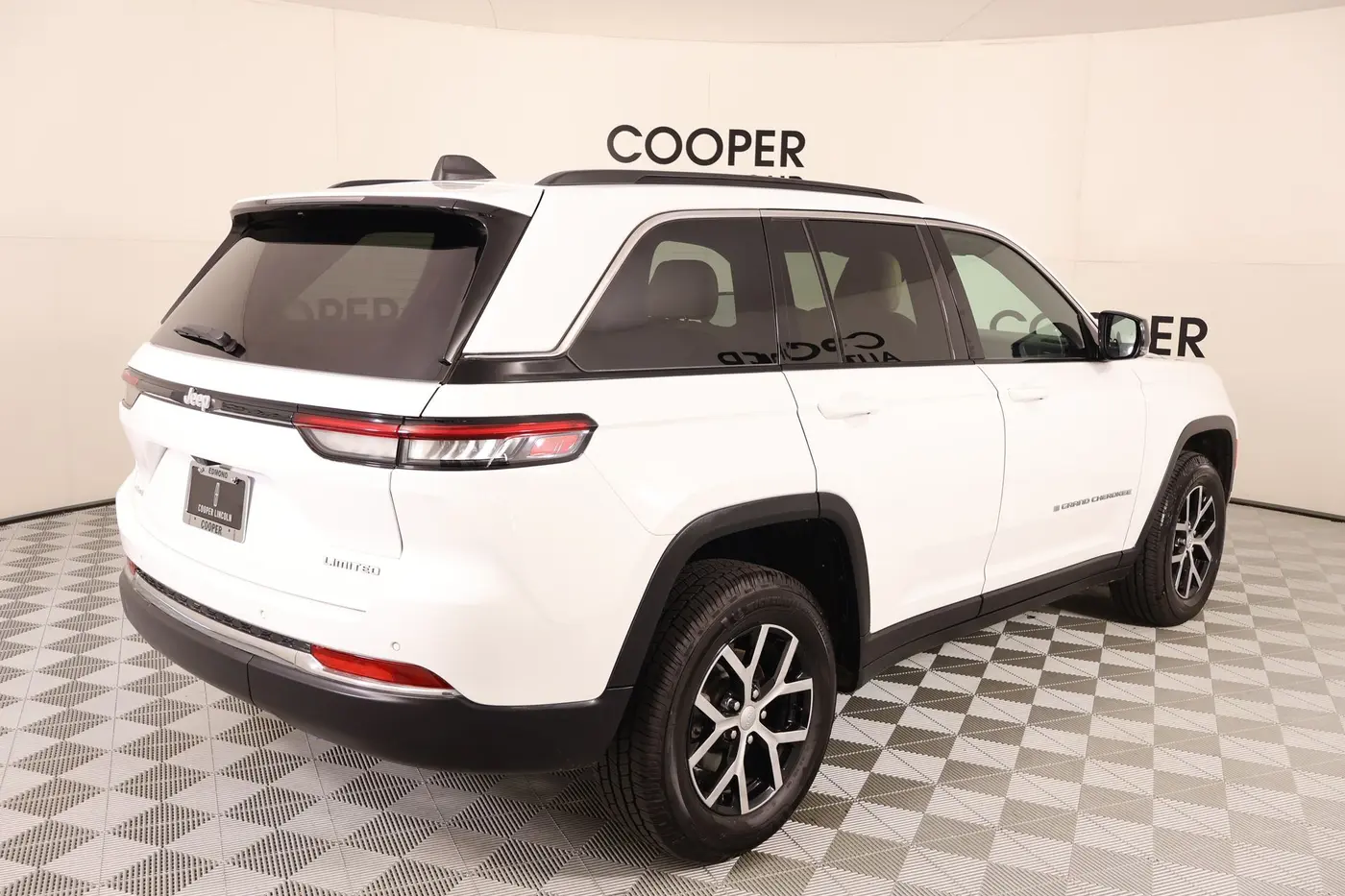 2024 Jeep Cherokee - $31,499