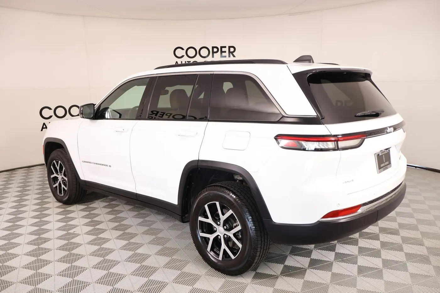 2024 Jeep Cherokee - $31,499