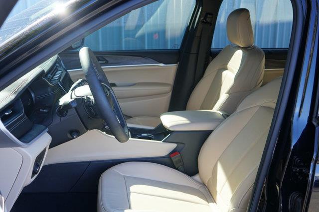 2024 Jeep Cherokee - $34,900