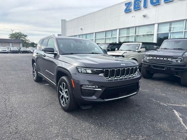 2025 Jeep Grand Cherokee Limited — photo 1 of 12