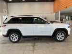 2023 Grand Cherokee Thumbnail 4