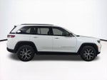 2025 Grand Cherokee Thumbnail 4