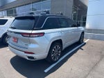 2022 Grand Cherokee Thumbnail 4