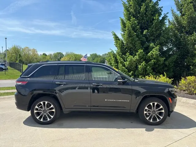 2022 Jeep Cherokee - $31,990
