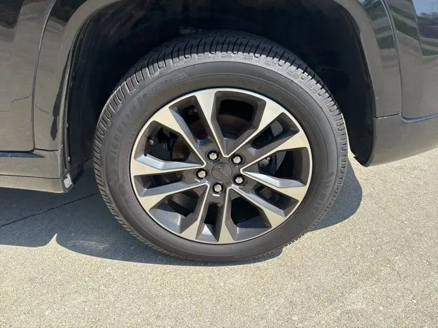 2022 Jeep Cherokee - $31,990