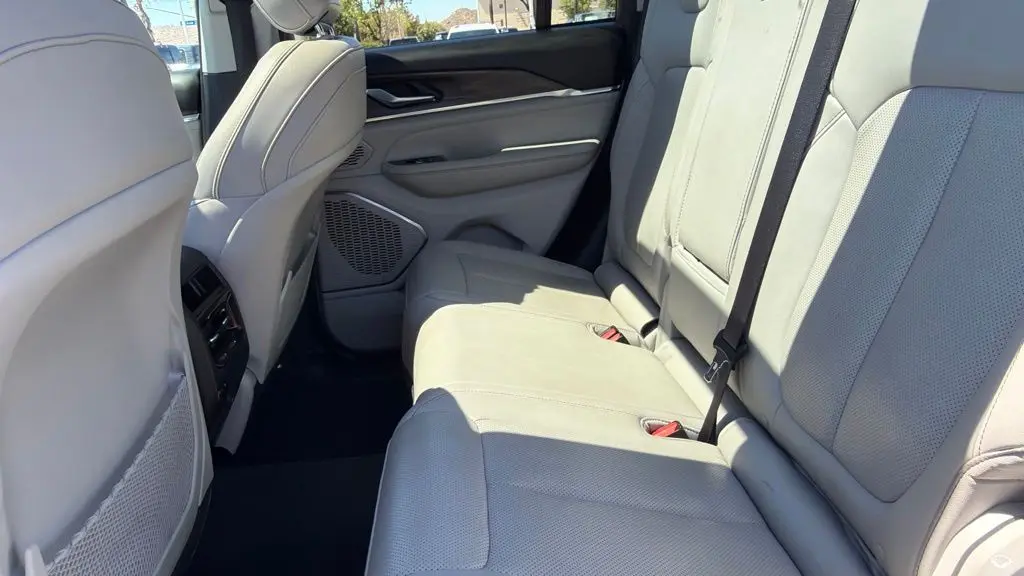 2023 Jeep Grand Cherokee Overland