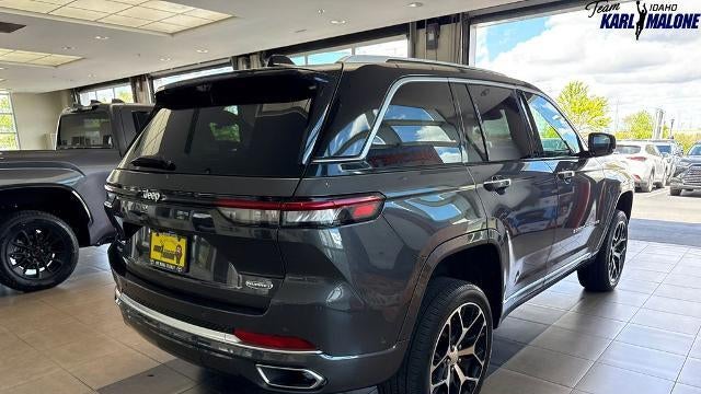 2022 Jeep Grand Cherokee Summit