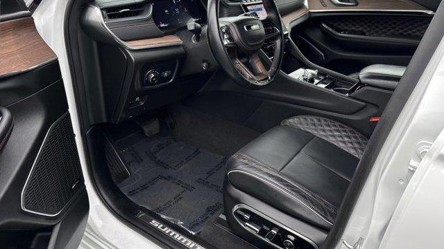 2022 Jeep Grand Cherokee Summit