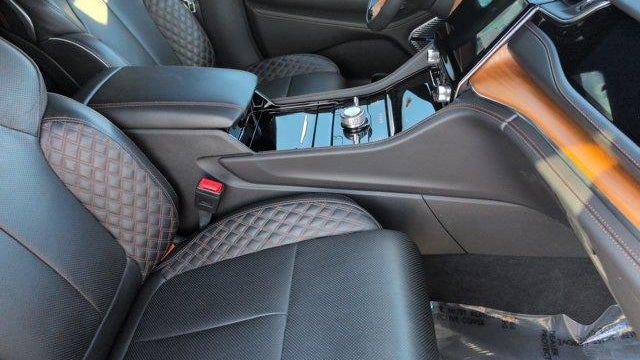2024 Jeep Grand Cherokee Summit