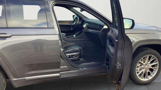 2022 Jeep Grand Cherokee Summit