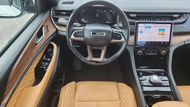 2023 Jeep Grand Cherokee Summit