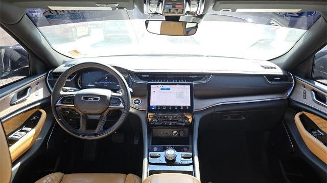 2023 Jeep Grand Cherokee Summit