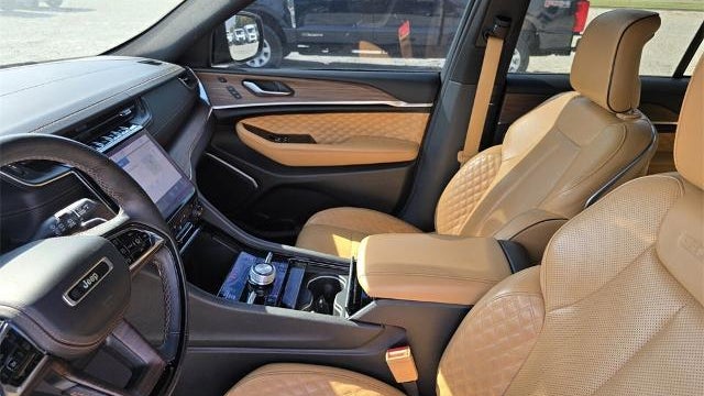2023 Jeep Grand Cherokee Summit