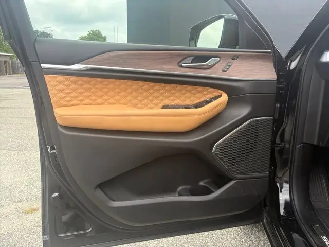 2025 Jeep Cherokee - $52,995