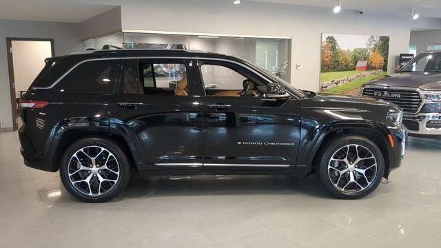 2023 Jeep Grand Cherokee Summit