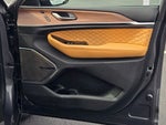 2024 Grand Cherokee Thumbnail 4