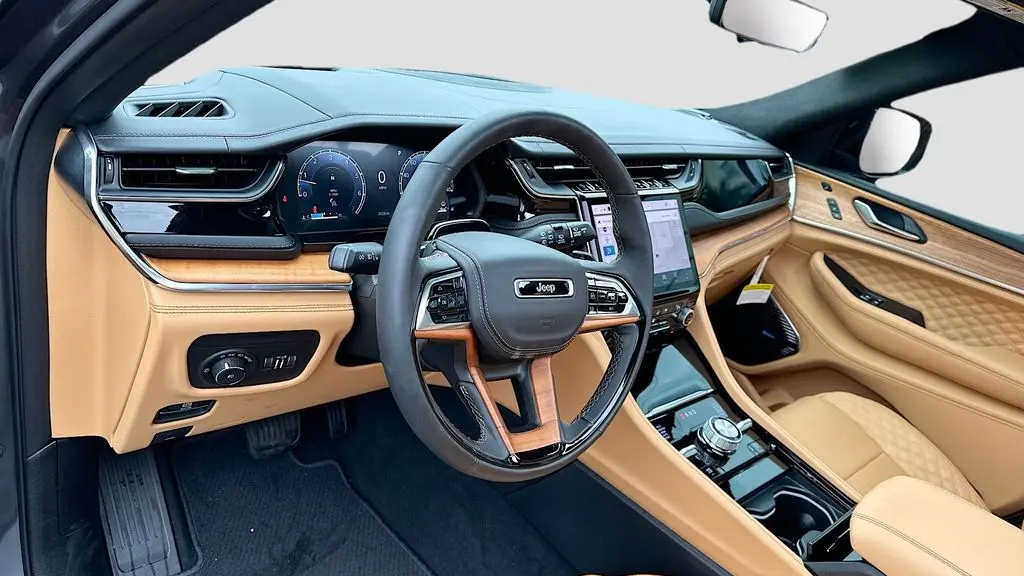 2025 Jeep Grand Cherokee Summit