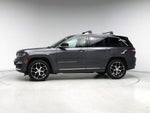 2022 Grand Cherokee Thumbnail 3