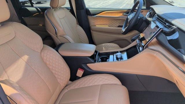 2023 Jeep Grand Cherokee Summit