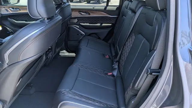 2026 Jeep Grand Cherokee Summit
